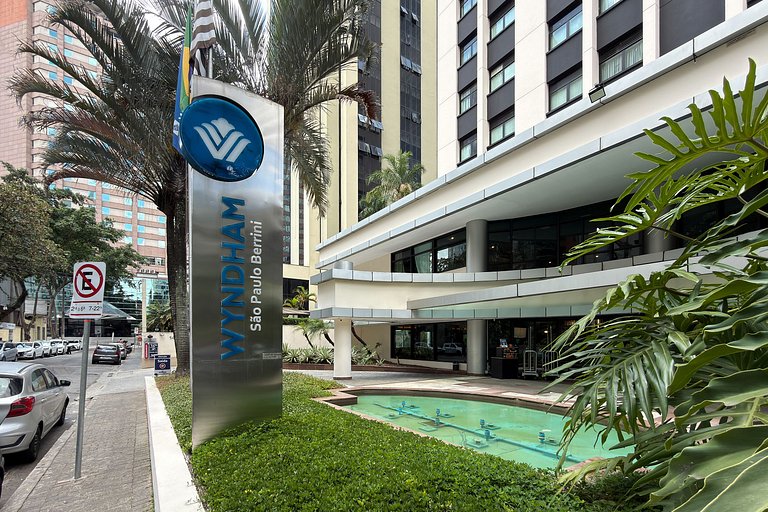 Studio at Wyndham Berrini + Parking – 4 Guests